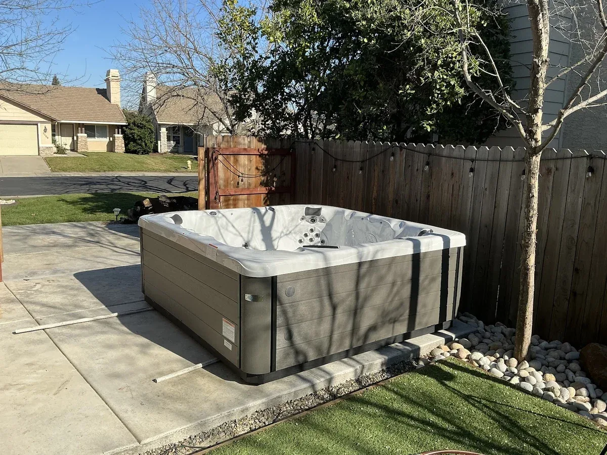 Hot tub in Joel S.'s customer photo